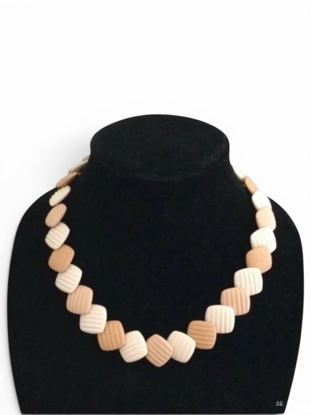 Vintage 1985 Avon Summer Sands Necklace – Dusty Pink & Cream Ribbed Square Beads - Picture 3 of 10